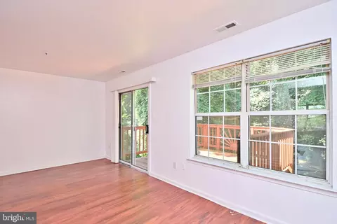 Living - 6747 Milltown Ct, District Heights, MD 20747 photo 2 of 5