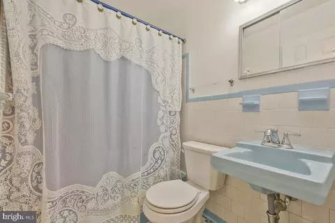 Bath - 8008 Daniel Dr, District Heights, MD 20747 photo 2 of 3