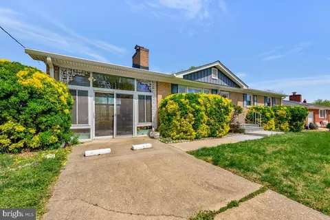 Exterior - 8008 Daniel Dr, District Heights, MD 20747 photo 2 of 7