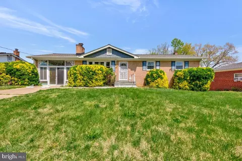 Exterior - 8008 Daniel Dr, District Heights, MD 20747 photo 3 of 7