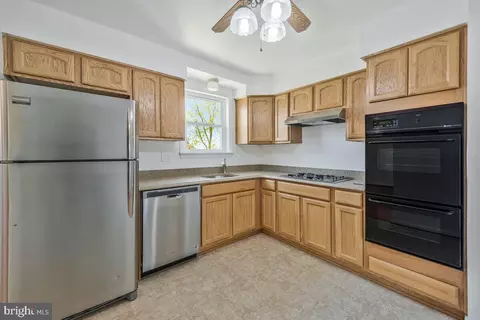 Kitchen - 8008 Daniel Dr, District Heights, MD 20747 photo 2 of 5
