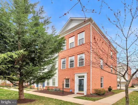 5601 Hartfield Ave, Suitland, MD 20746
