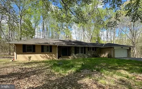 14500 Thorpe Ln, Marlboro, MD 20772