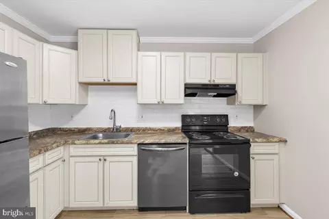Kitchen - 7516 N Arbory Way #90, Laurel, MD 20707 photo 2 of 2