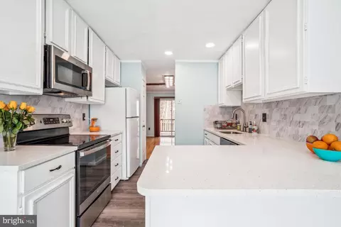 10322 Broom Ln, Lanham, MD 20706 photo 8