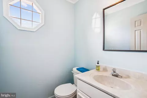 10322 Broom Ln, Lanham, MD 20706 photo 13
