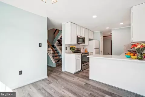 10322 Broom Ln, Lanham, MD 20706 photo 5