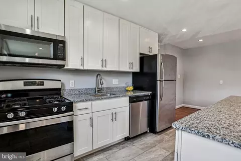 3835 Hamilton St #H-301, Hyattsville, MD 20781