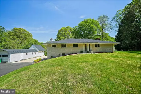 2610 Old Largo Rd, Marlboro, MD 20772