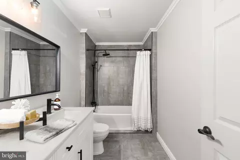 Bath - 8110 Maplegate Pl, Glenn Dale, MD 20769 photo 6 of 7