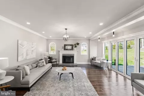 Living - 8110 Maplegate Pl, Glenn Dale, MD 20769 photo 2 of 4