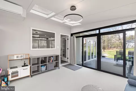 Entry Way - 8110 Maplegate Pl, Glenn Dale, MD 20769 photo 3 of 4