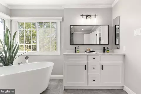 Bath - 8110 Maplegate Pl, Glenn Dale, MD 20769 photo 3 of 7