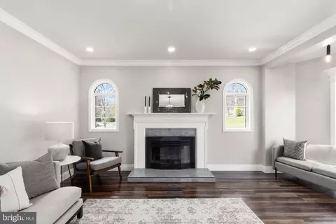 Living - 8110 Maplegate Pl, Glenn Dale, MD 20769 photo 4 of 4