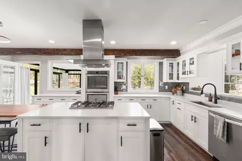 Kitchen - 8110 Maplegate Pl, Glenn Dale, MD 20769 photo 2 of 5
