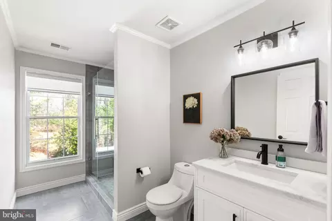 Bath - 8110 Maplegate Pl, Glenn Dale, MD 20769 photo 5 of 7