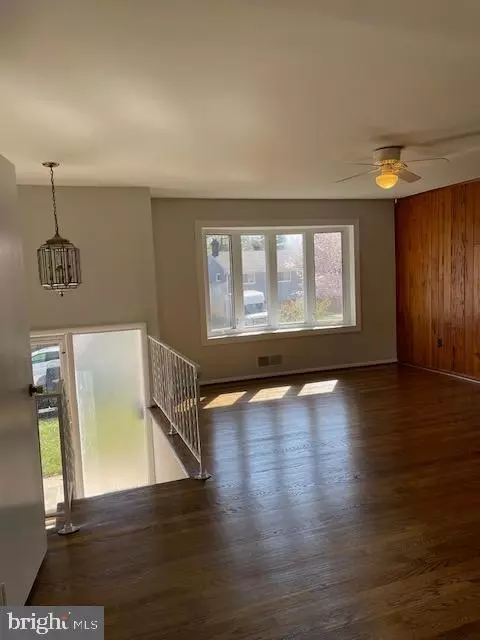 Living - 5402 Marlene Dr, Lanham, MD 20706 photo 2 of 7