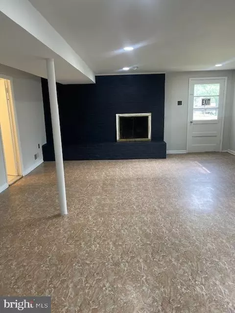 Living - 5402 Marlene Dr, Lanham, MD 20706 photo 4 of 7