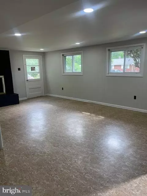 Living - 5402 Marlene Dr, Lanham, MD 20706 photo 5 of 7