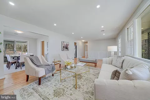7206 Robin Hood Dr, Marlboro, MD 20772