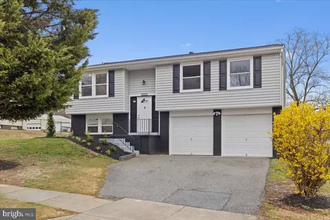 12912 Applecross Dr, Clinton, MD 20735