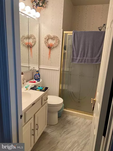 Bath - 6106 Goodman Rd, Laurel, MD 20707 photo 2 of 3