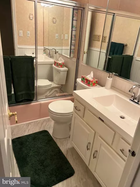 Bath - 6106 Goodman Rd, Laurel, MD 20707 photo 3 of 3