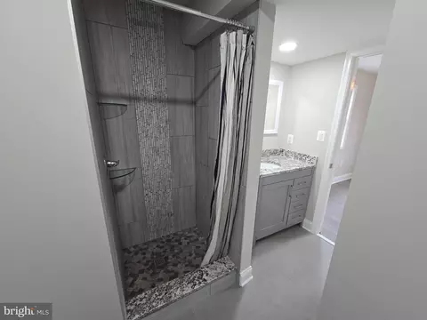 Bath - 7601 Milligan Ln, Clinton, MD 20735 photo 3 of 3