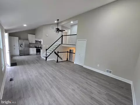 Living - 7601 Milligan Ln, Clinton, MD 20735 photo 4 of 4