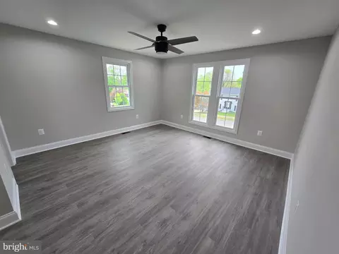 Living - 7601 Milligan Ln, Clinton, MD 20735 photo 2 of 4