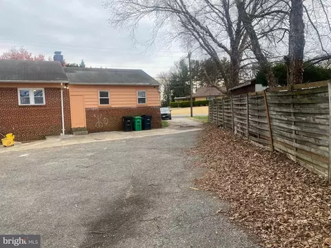 Exterior - 8916 Briarcroft Ln, Laurel, MD 20708 photo 2 of 3