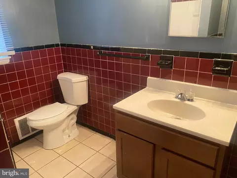 Bath - 8916 Briarcroft Ln, Laurel, MD 20708 photo 1 of 1