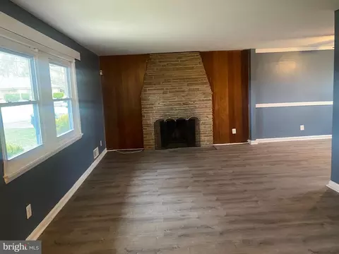Living - 8916 Briarcroft Ln, Laurel, MD 20708 photo 4 of 7