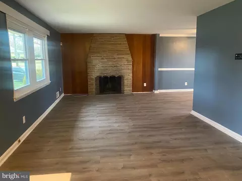 Living - 8916 Briarcroft Ln, Laurel, MD 20708 photo 3 of 7