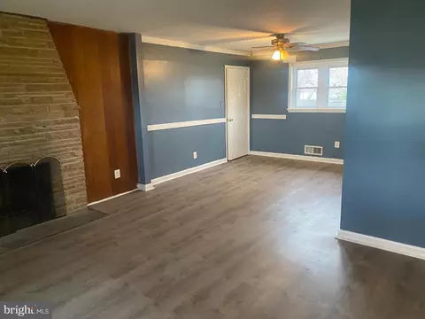 Living - 8916 Briarcroft Ln, Laurel, MD 20708 photo 2 of 7