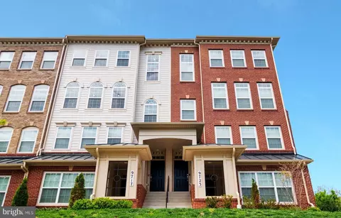 9719 Vang Dr #810, Lanham, MD 20706 photo 1
