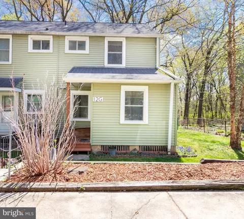 12 G Plateau Pl, Greenbelt, MD 20770