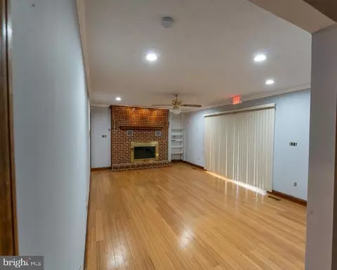 Living - 4811 Oahu St, Clinton, MD 20735 photo 1 of 1
