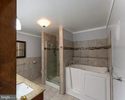 Bath - 4811 Oahu St, Clinton, MD 20735 photo 1 of 2
