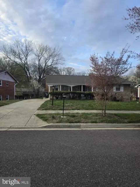 6112 Armor Dr, Clinton, MD 20735 photo 2