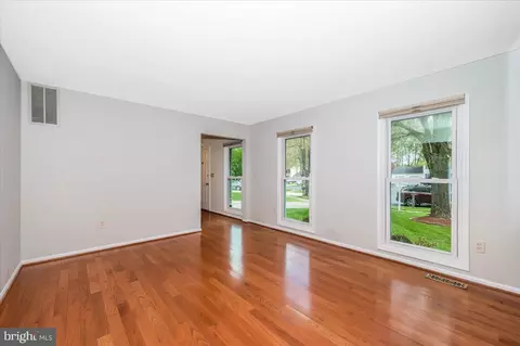 Living - 1402 Partridge Ln, Bowie, MD 20721 photo 2 of 8