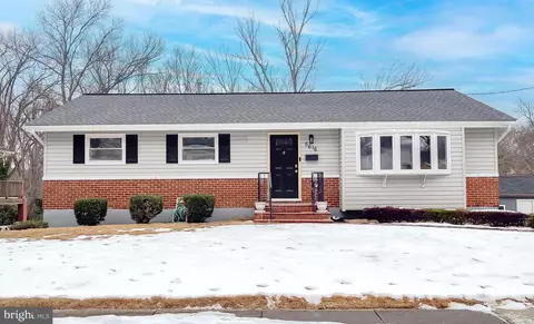 5616 Fargo Ave, Oxon Hill, MD 20745