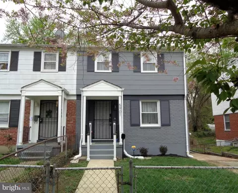5901 Choctaw Dr, Oxon Hill, MD 20745