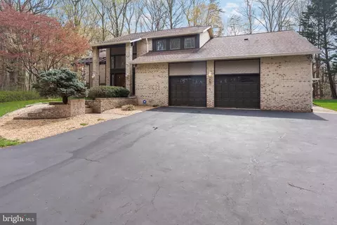 5909 Lowery Ln, Marlboro, MD 20772