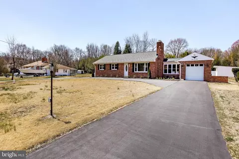5720 Park Dr, Bowie, MD 20715 photo 2