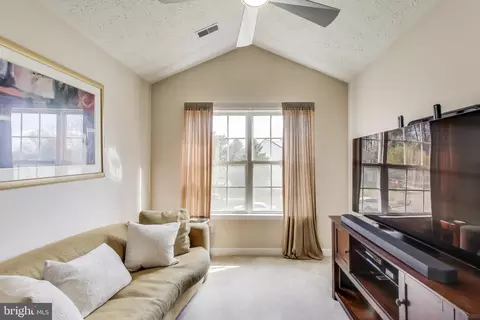 10107 Linford Ter, Lanham, MD 20706 photo 19