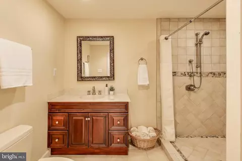 10107 Linford Ter, Lanham, MD 20706 photo 38