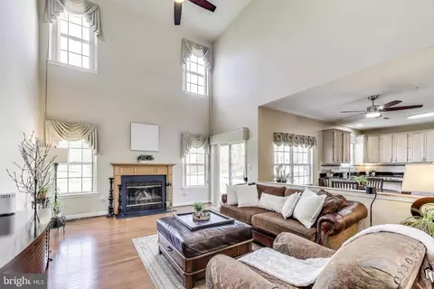 10107 Linford Ter, Lanham, MD 20706 photo 8