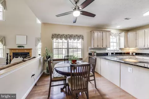 10107 Linford Ter, Lanham, MD 20706 photo 5