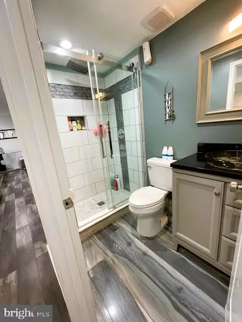 Bath - 6510 Killarney St, Clinton, MD 20735 photo 1 of 7